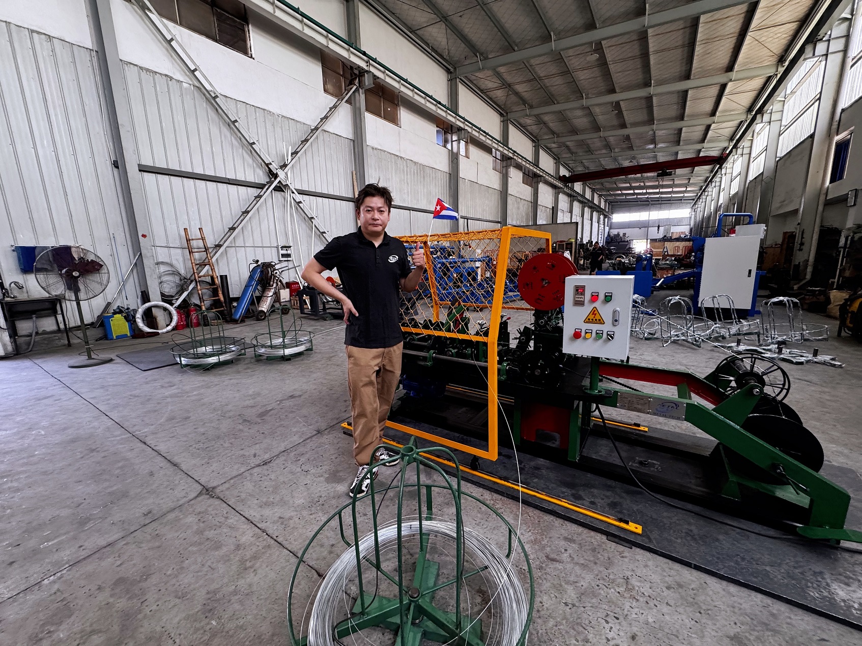 barbed wire making machine to Cuba.jpg