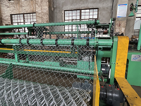 Machine de cl&ocirc;ture &agrave; mailles de cha&icirc;ne.jpg