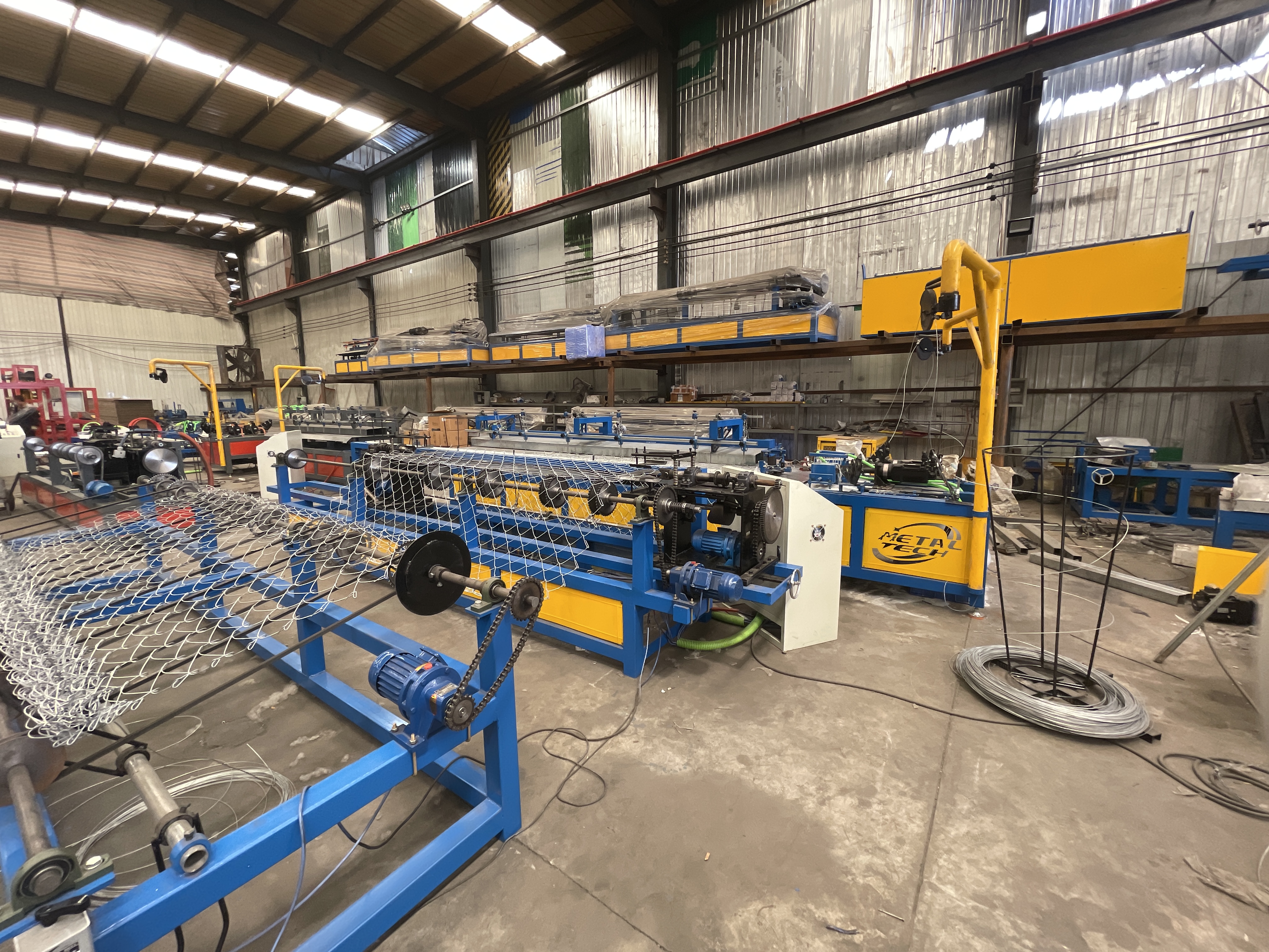 Double wire chain link fence machine.JPG