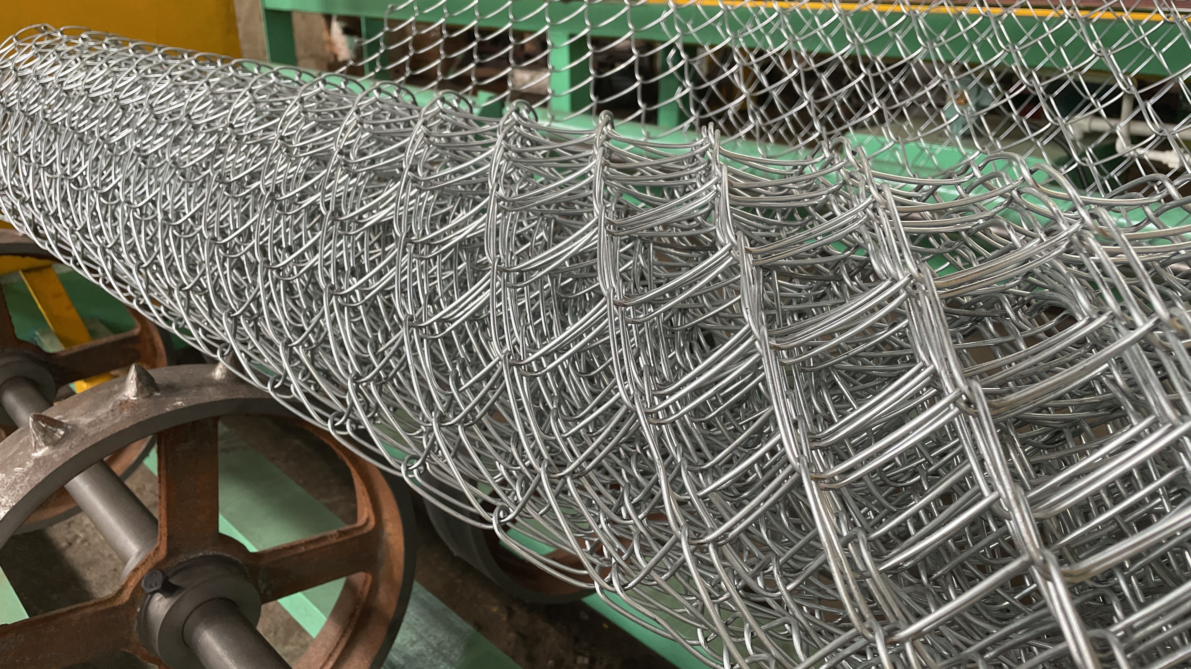 Chain Link Fence Machine Finished Mesh Roll Flatness Inspection Site .JPG