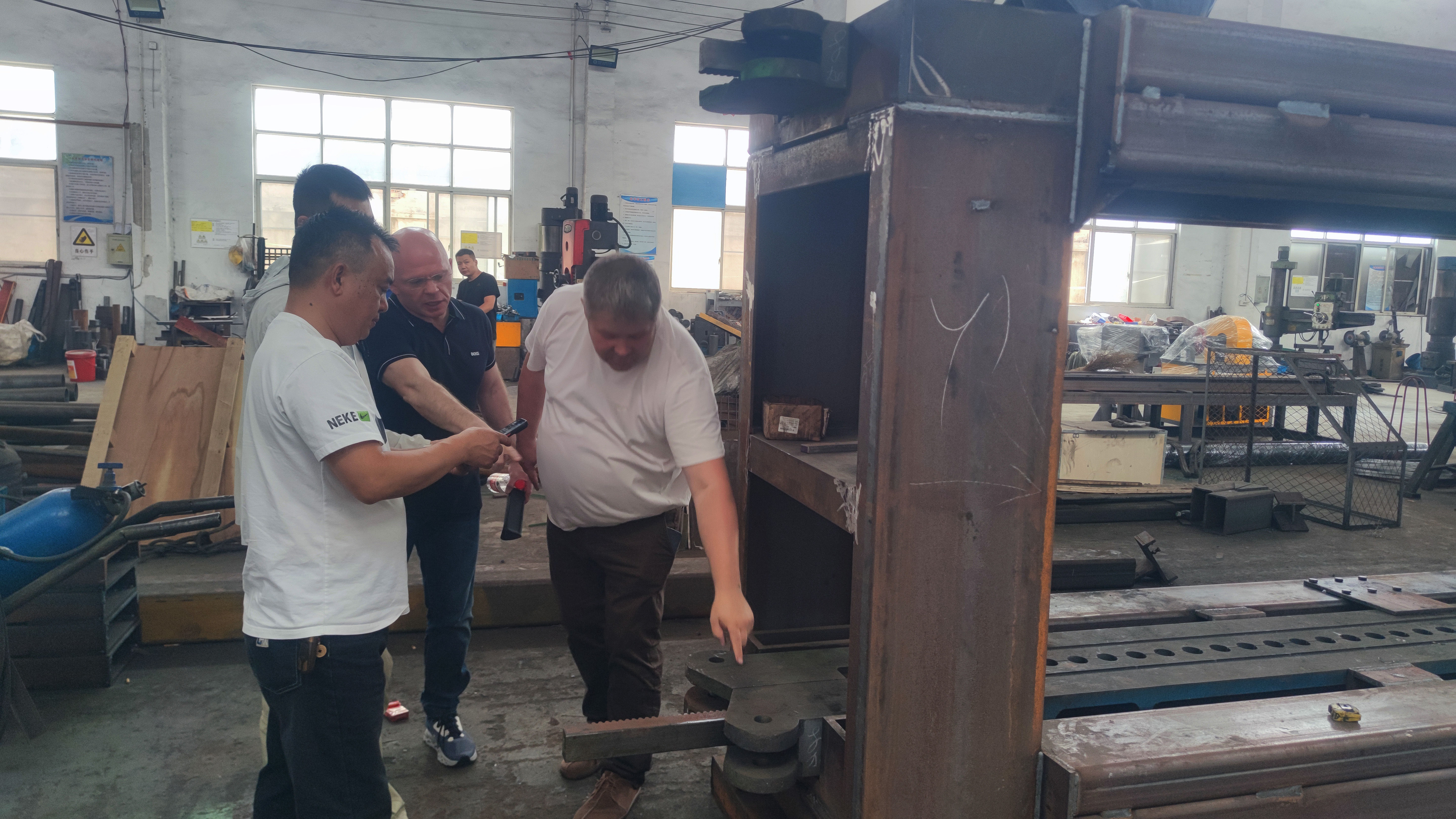 Russian customers visited our factory1.jpg